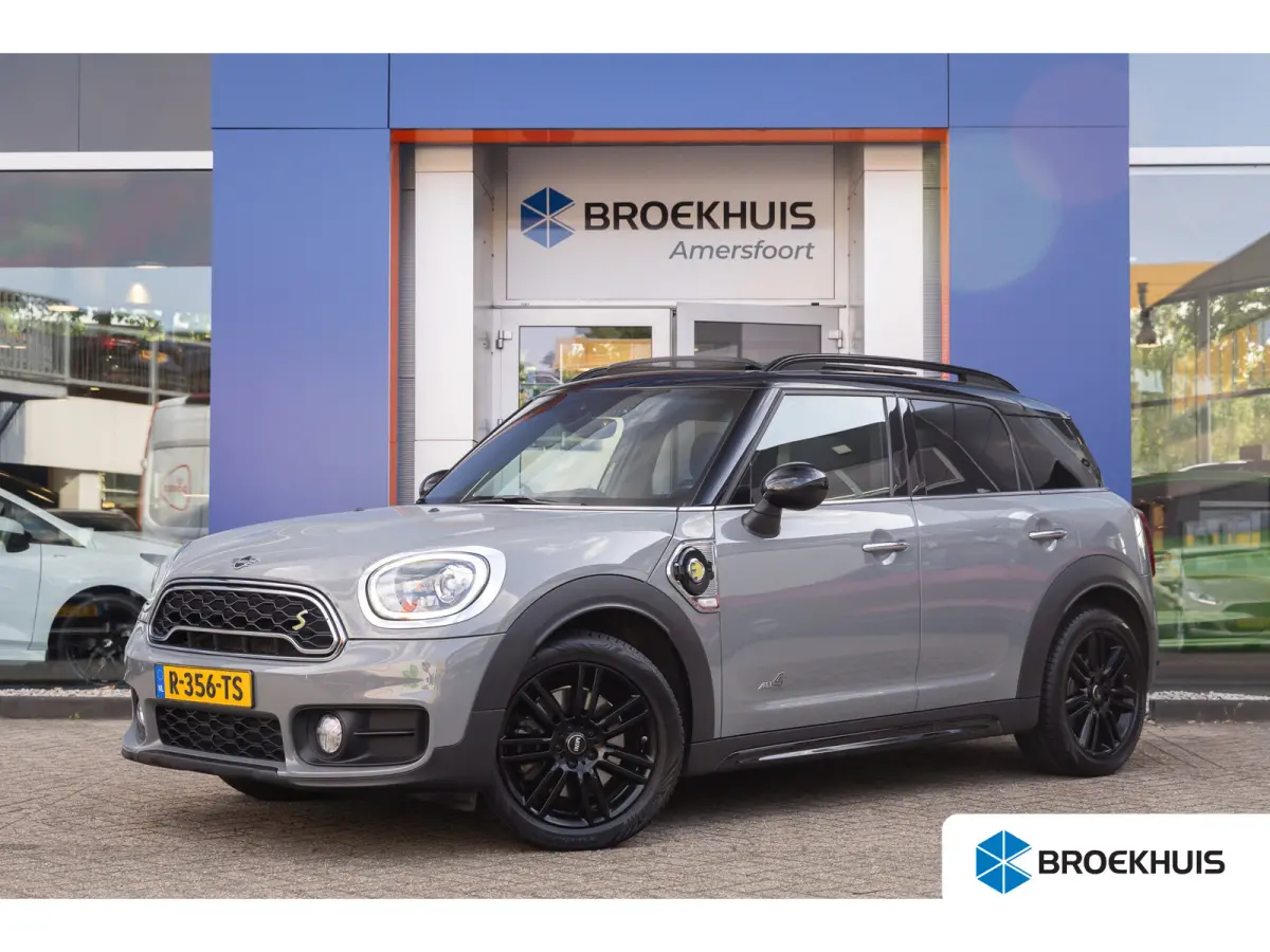 1.5 Cooper ALL4 Chili | PHEV | Pano/schuifdak | Stoelverwarming | Navigatie | Clima | Cruise control | All-season banden | Cruise control | Elektrisch glazen panorama-dak | Extra getint glas