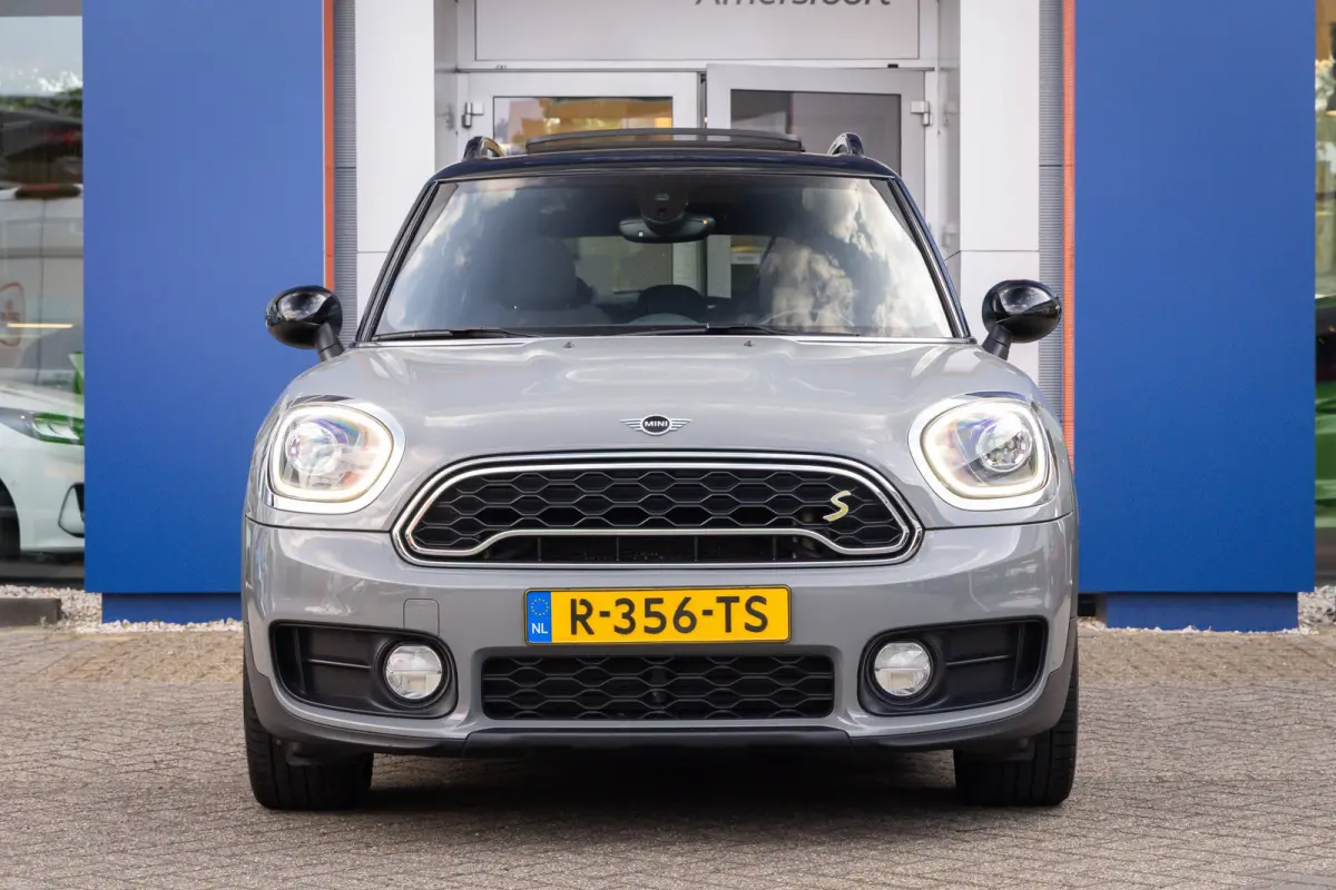 1.5 Cooper ALL4 Chili | PHEV | Pano/schuifdak | Stoelverwarming | Navigatie | Clima | Cruise control | All-season banden | Cruise control | Elektrisch glazen panorama-dak | Extra getint glas