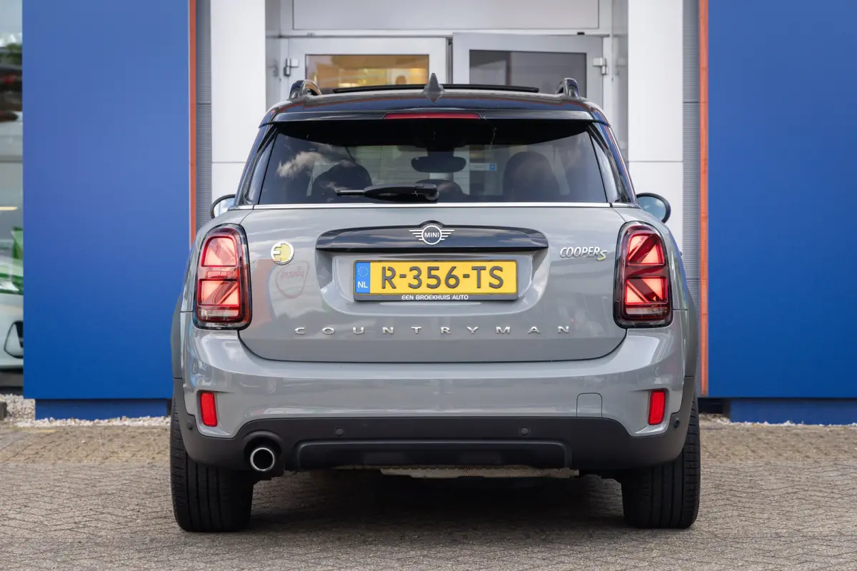 1.5 Cooper ALL4 Chili | PHEV | Pano/schuifdak | Stoelverwarming | Navigatie | Clima | Cruise control | All-season banden | Cruise control | Elektrisch glazen panorama-dak | Extra getint glas