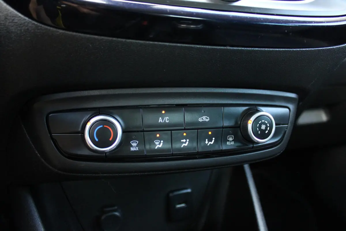 1.2 Turbo 120 Jaar Edition|Distributie Vervangen|Carplay|Airco|Inclusief winterset|