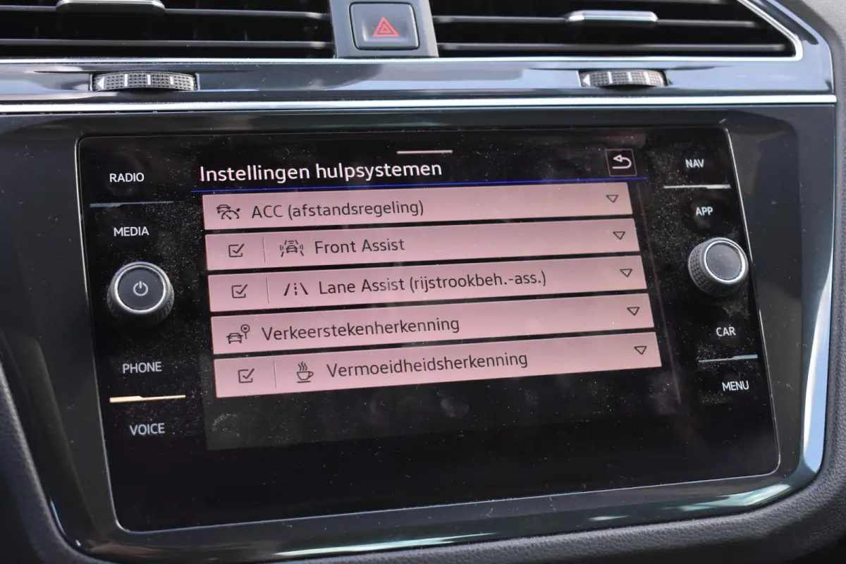 1.5 TSI 150PK R-Line Business+ DSG-7 | PANORAMA DAK | APP. CONNECT | CAMERA | NAVIGATIE | ADAPT. CRUISE | FULL LED | DAB+ | CLIMATE CONTROL