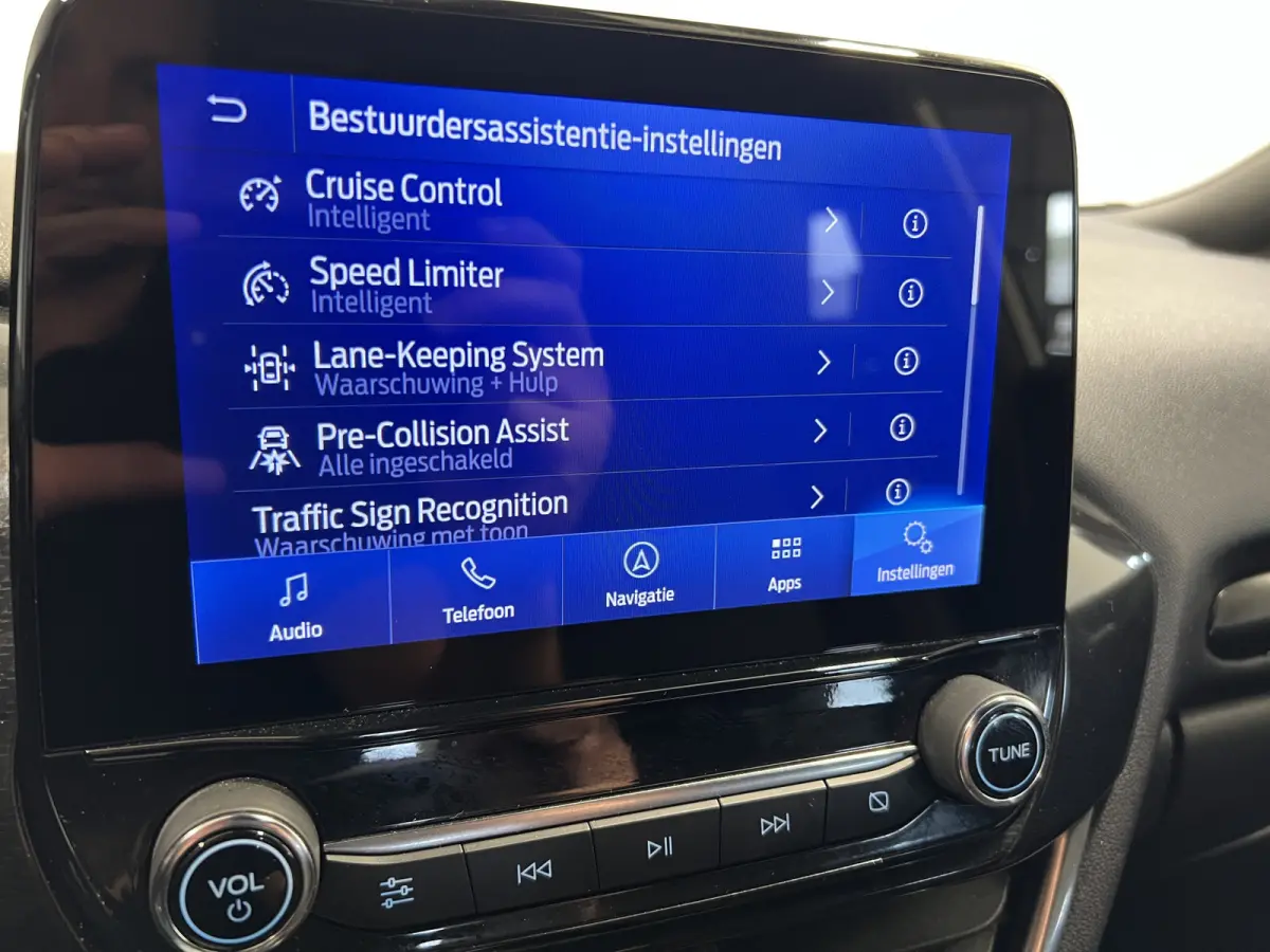 1.0 EcoBoost ST-Line | Parkeersensoren + Camera | Dodehoek detectie | Winterpakket |