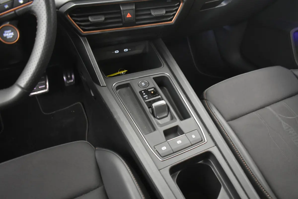 VZ 245PK Black Ed El AKlep Cupra Stuur 360ºCamera