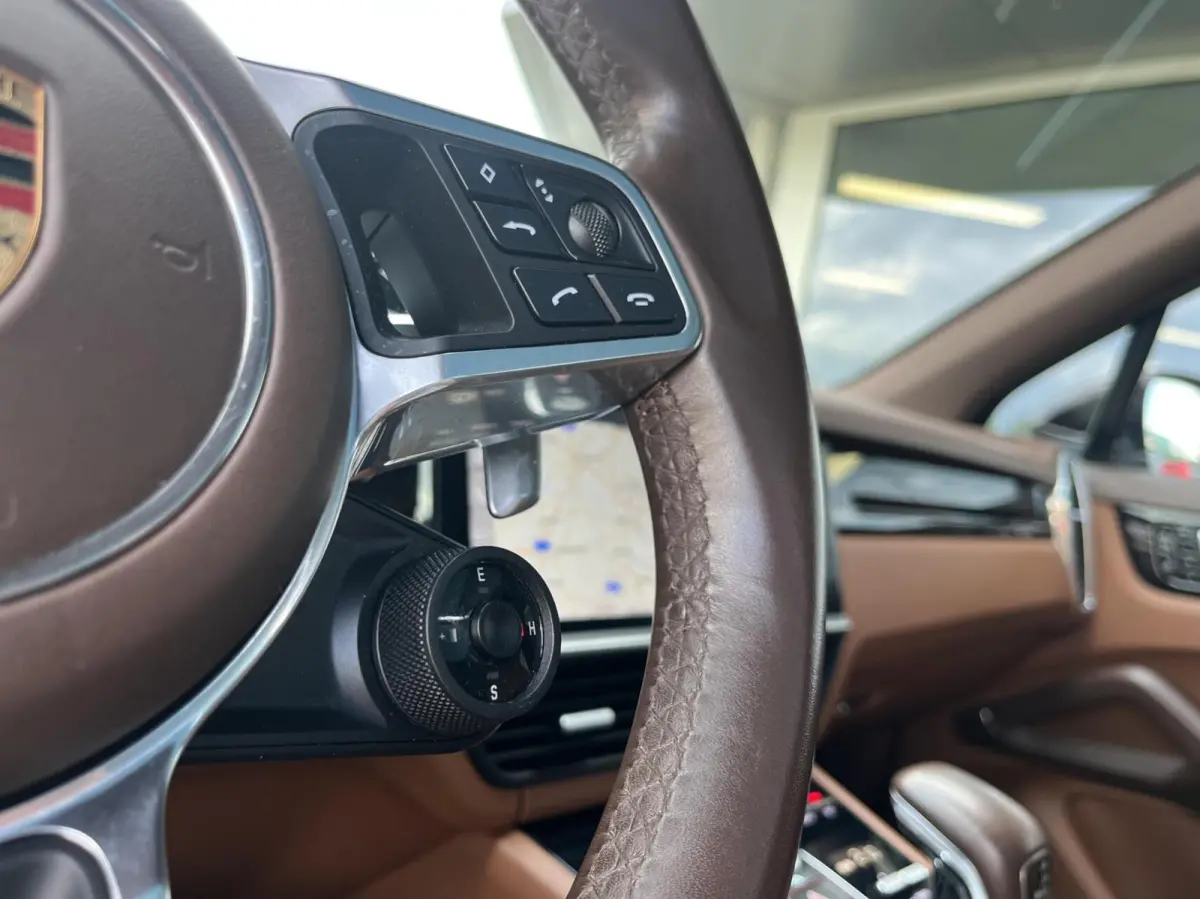 3.0 E-Hybrid 463PK PANO+CARPLAY+CHRONO+TREKH