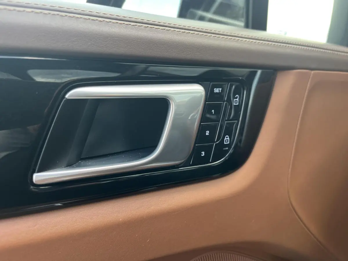 3.0 E-Hybrid 463PK PANO+CARPLAY+CHRONO+TREKH