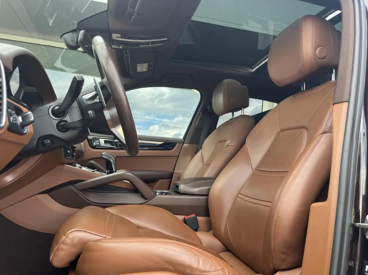 3.0 E-Hybrid 463PK PANO+CARPLAY+CHRONO+TREKH
