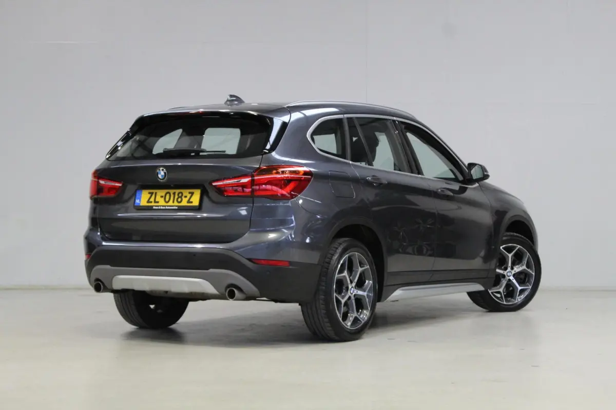 sDrive20i Orange Ed Trekhaak/Sportstoel/Groot NAVI