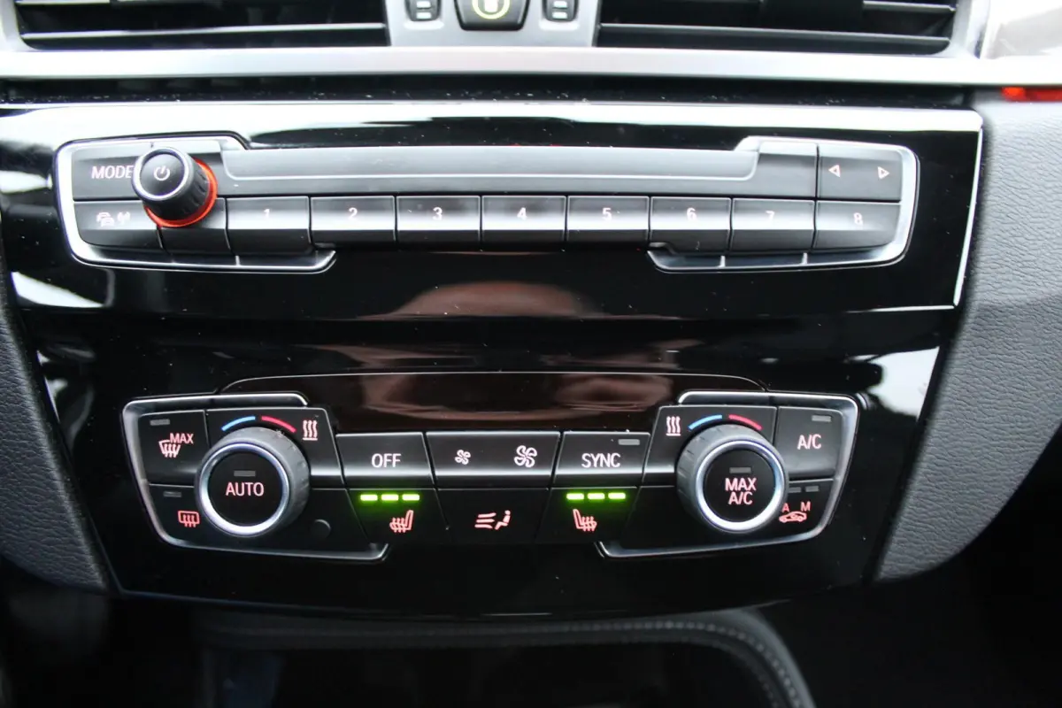 sDrive20i Orange Ed Trekhaak/Sportstoel/Groot NAVI