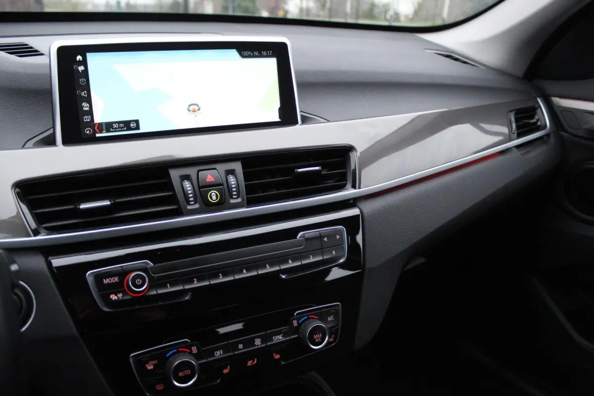 sDrive20i Orange Ed Trekhaak/Sportstoel/Groot NAVI