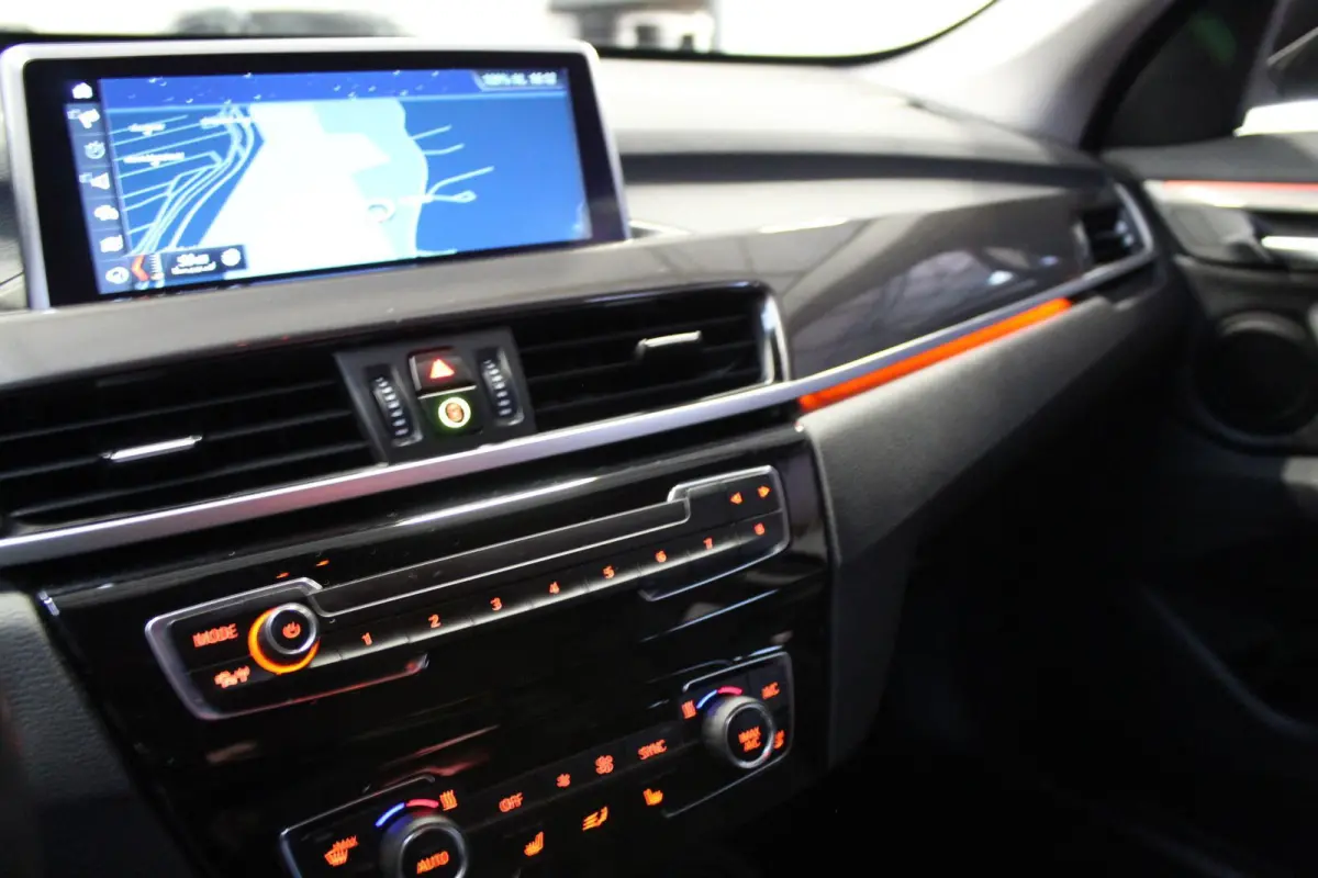 sDrive20i Orange Ed Trekhaak/Sportstoel/Groot NAVI