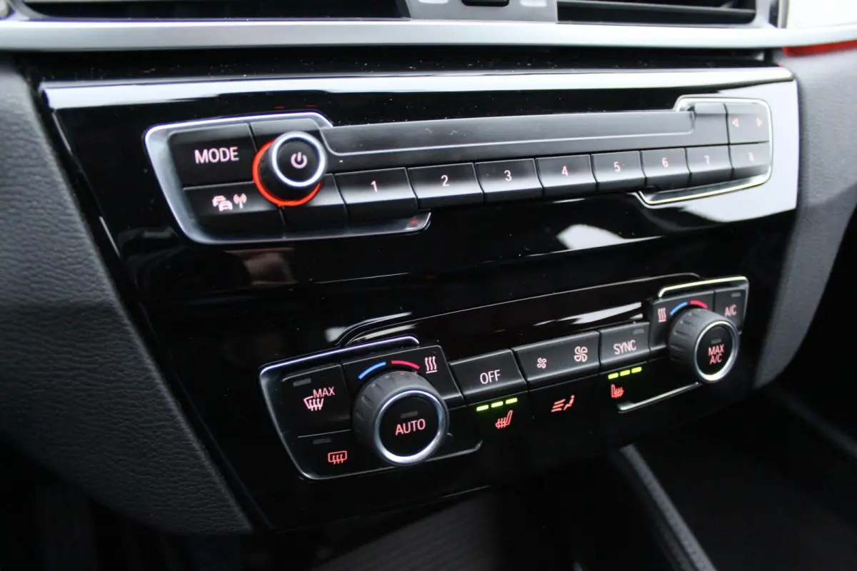 sDrive20i Orange Ed Trekhaak/Sportstoel/Groot NAVI