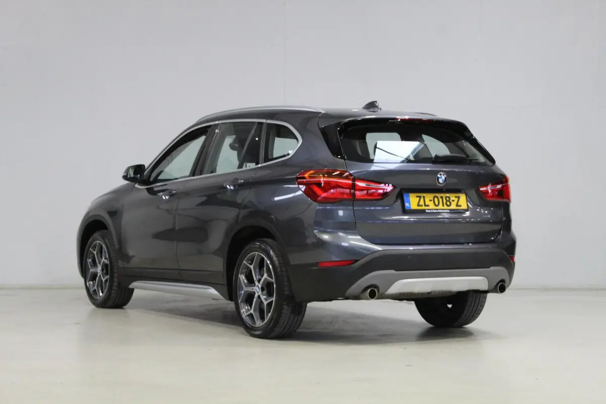 sDrive20i Orange Ed Trekhaak/Sportstoel/Groot NAVI
