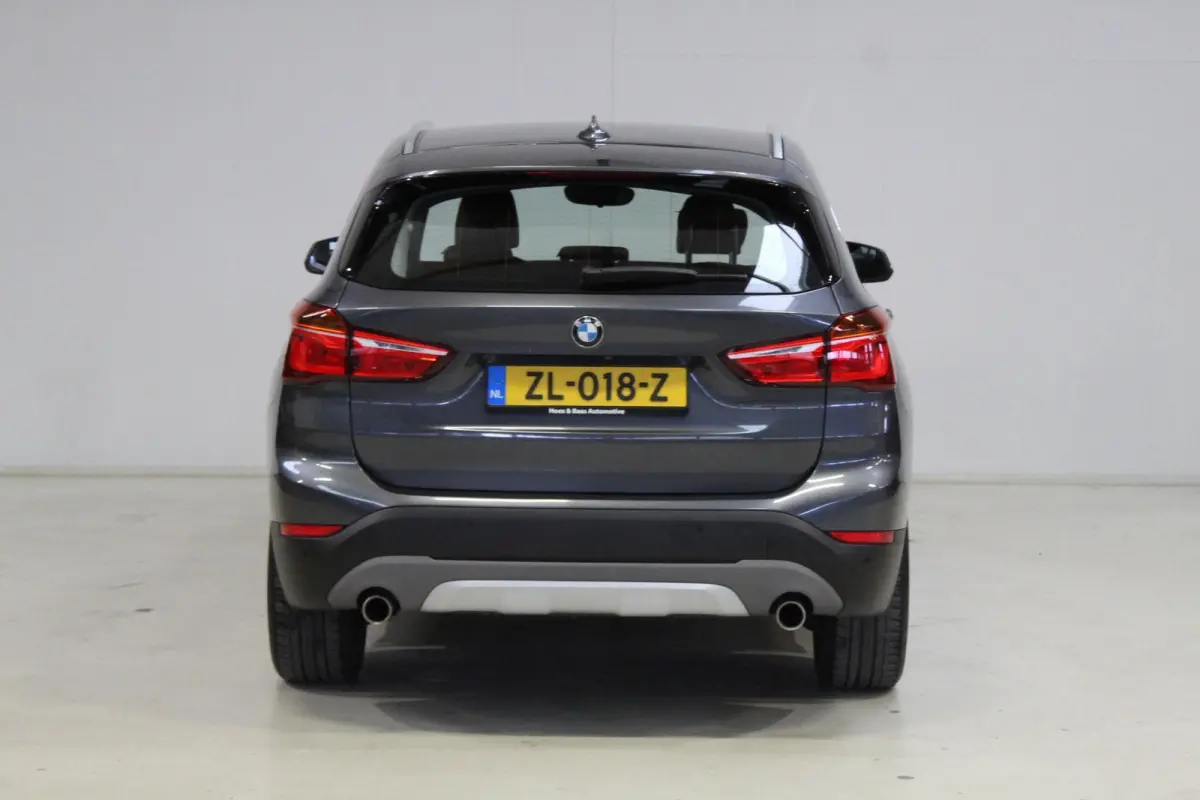 sDrive20i Orange Ed Trekhaak/Sportstoel/Groot NAVI