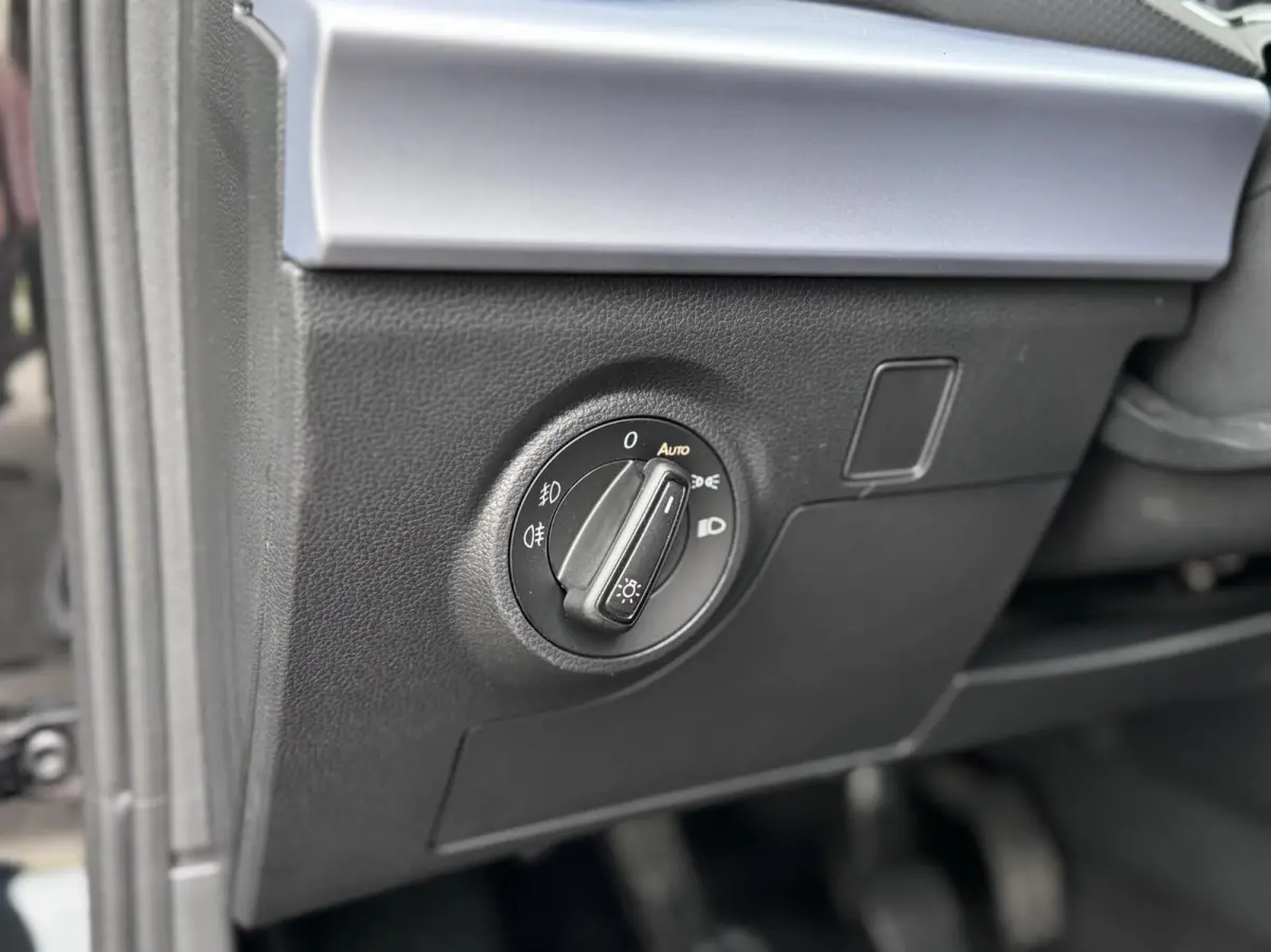1.0 TSI FR Dealer Ondh|Carplay|Camera|Ambient