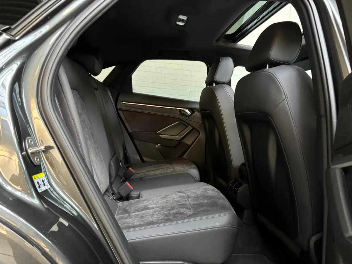 RSQ3 Automaat 2.5 TFSI 400PK Quattro Daytona Grey, Black Pakket, Alcantara/Half Leder, Schuifdak, 21inch, Trekhaak