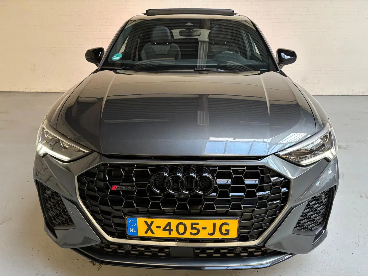 RSQ3 Automaat 2.5 TFSI 400PK Quattro Daytona Grey, Black Pakket, Alcantara/Half Leder, Schuifdak, 21inch, Trekhaak