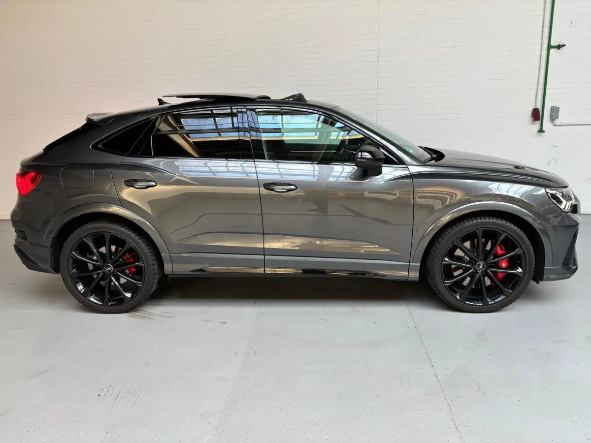 RSQ3 Automaat 2.5 TFSI 400PK Quattro Daytona Grey, Black Pakket, Alcantara/Half Leder, Schuifdak, 21inch, Trekhaak