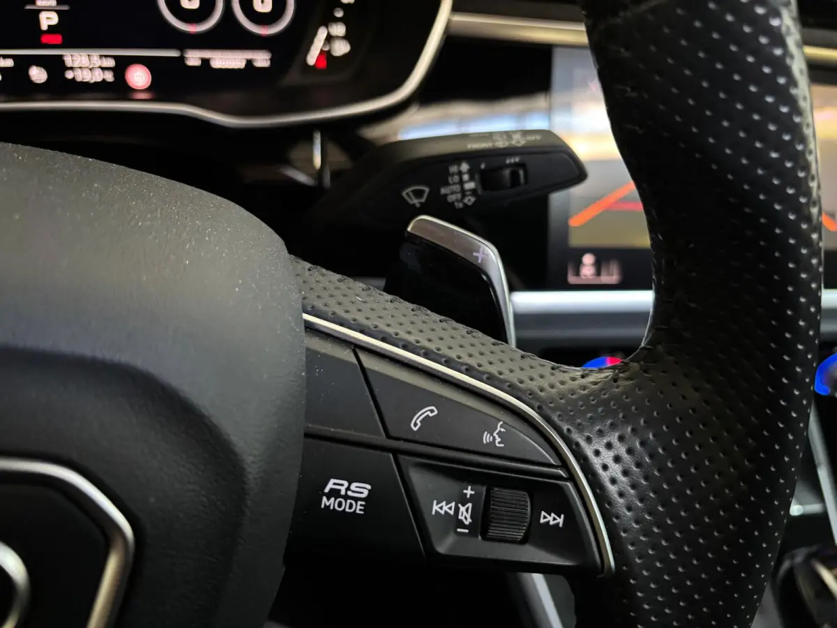 RSQ3 Automaat 2.5 TFSI 400PK Quattro Daytona Grey, Black Pakket, Alcantara/Half Leder, Schuifdak, 21inch, Trekhaak