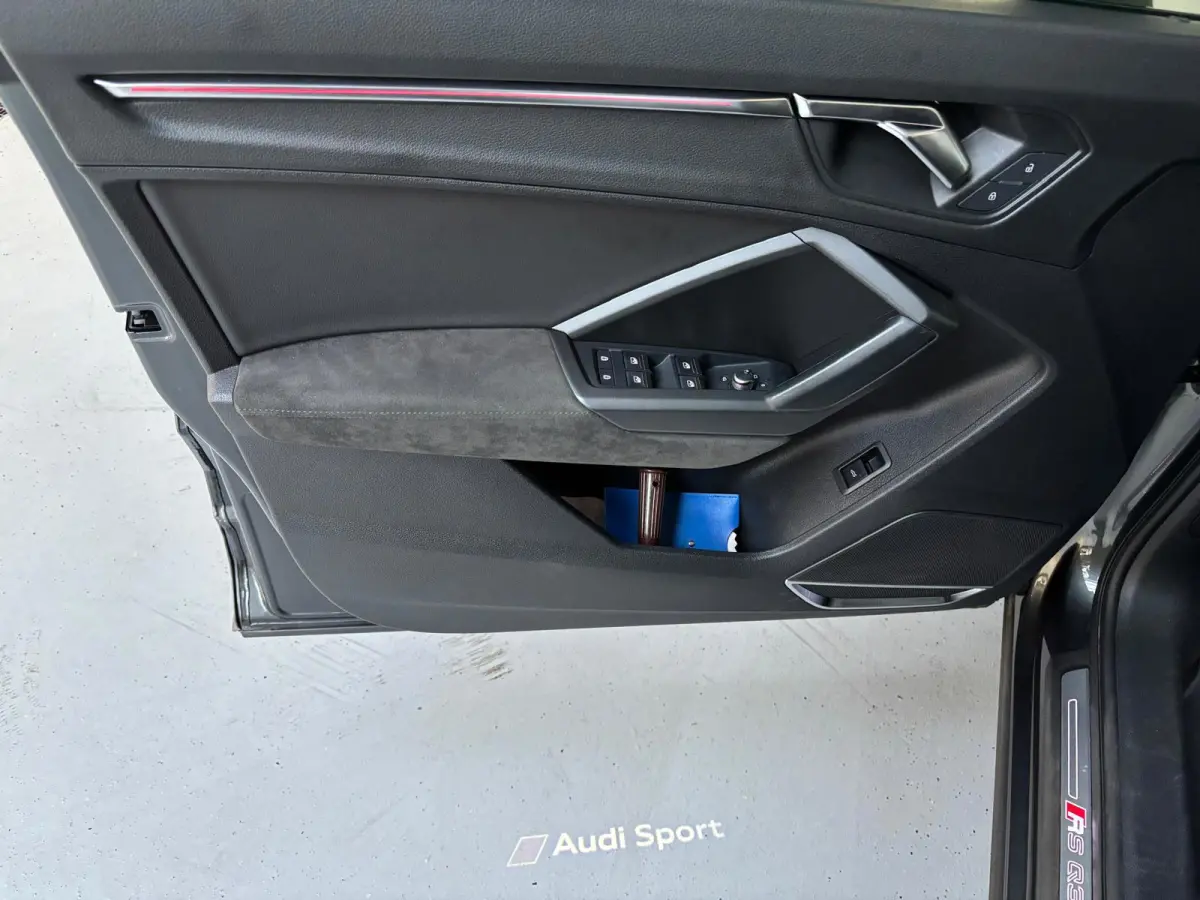 RSQ3 Automaat 2.5 TFSI 400PK Quattro Daytona Grey, Black Pakket, Alcantara/Half Leder, Schuifdak, 21inch, Trekhaak