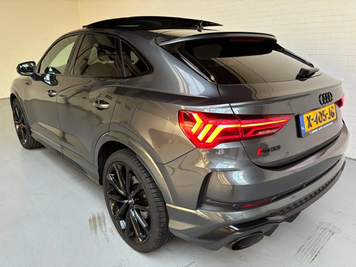 RSQ3 Automaat 2.5 TFSI 400PK Quattro Daytona Grey, Black Pakket, Alcantara/Half Leder, Schuifdak, 21inch, Trekhaak