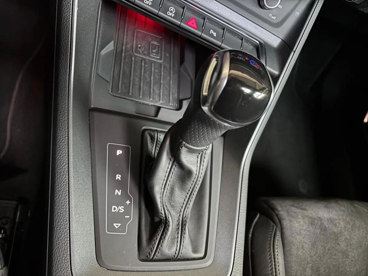 RSQ3 Automaat 2.5 TFSI 400PK Quattro Daytona Grey, Black Pakket, Alcantara/Half Leder, Schuifdak, 21inch, Trekhaak