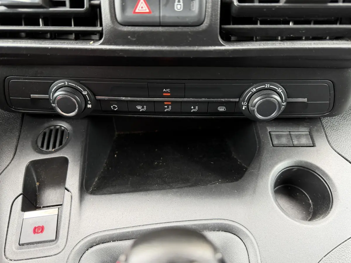 1.5 BlueHDI Premium CarPlay/navigatie systeem/cruise control