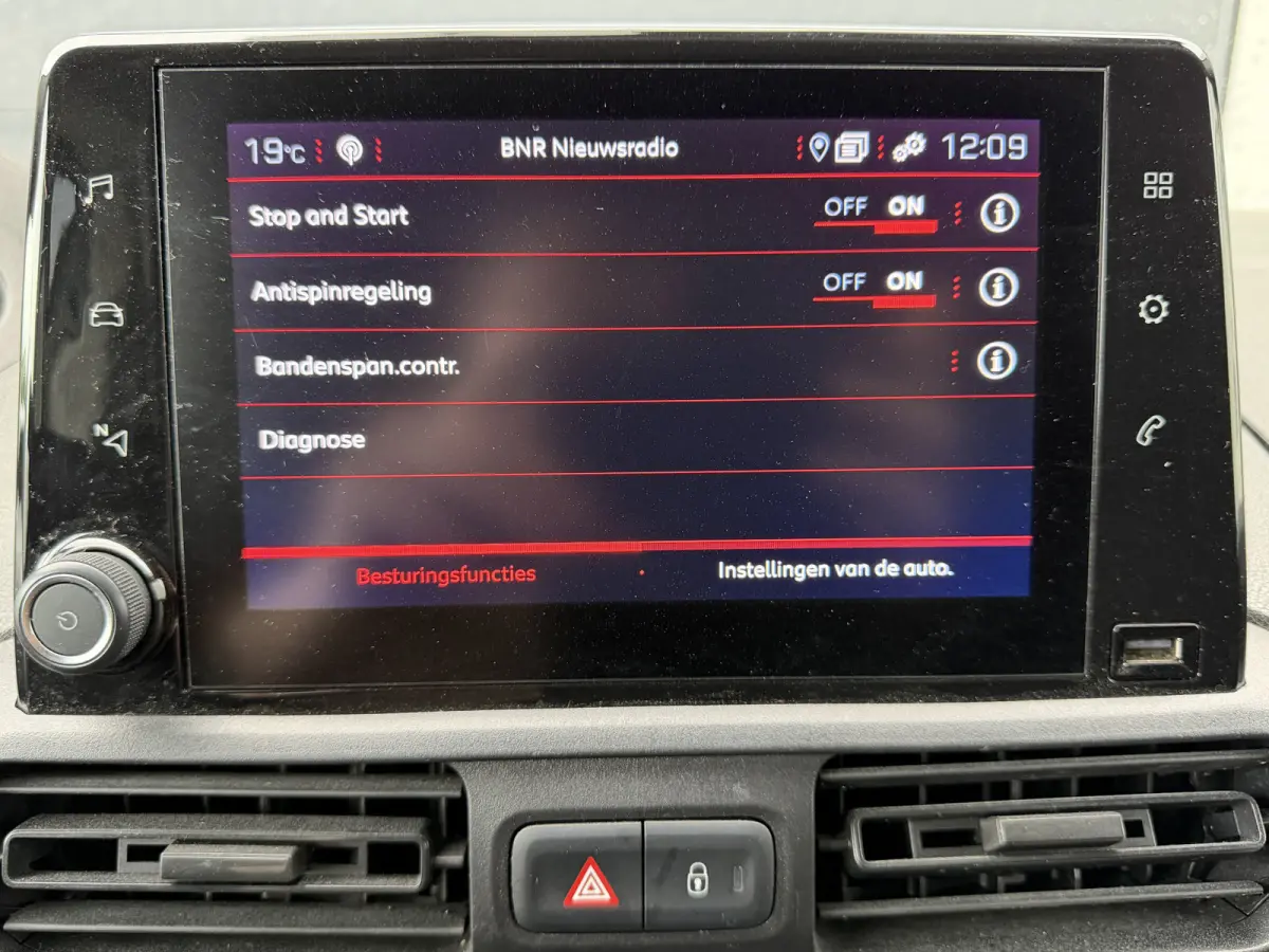 1.5 BlueHDI Premium CarPlay/navigatie systeem/cruise control