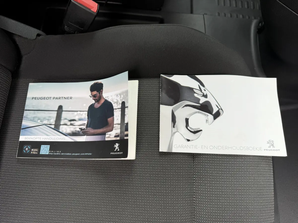 1.5 BlueHDI Premium CarPlay/navigatie systeem/cruise control