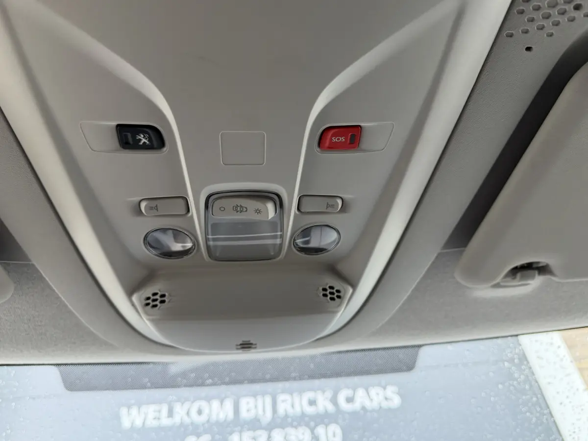 1.5 BlueHDI Premium CarPlay/navigatie systeem/cruise control
