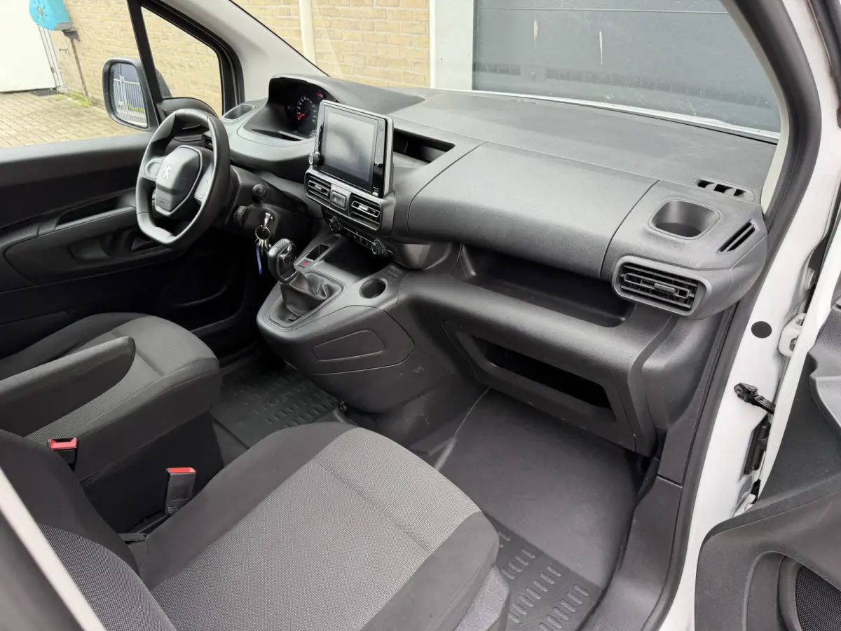 1.5 BlueHDI Premium CarPlay/navigatie systeem/cruise control