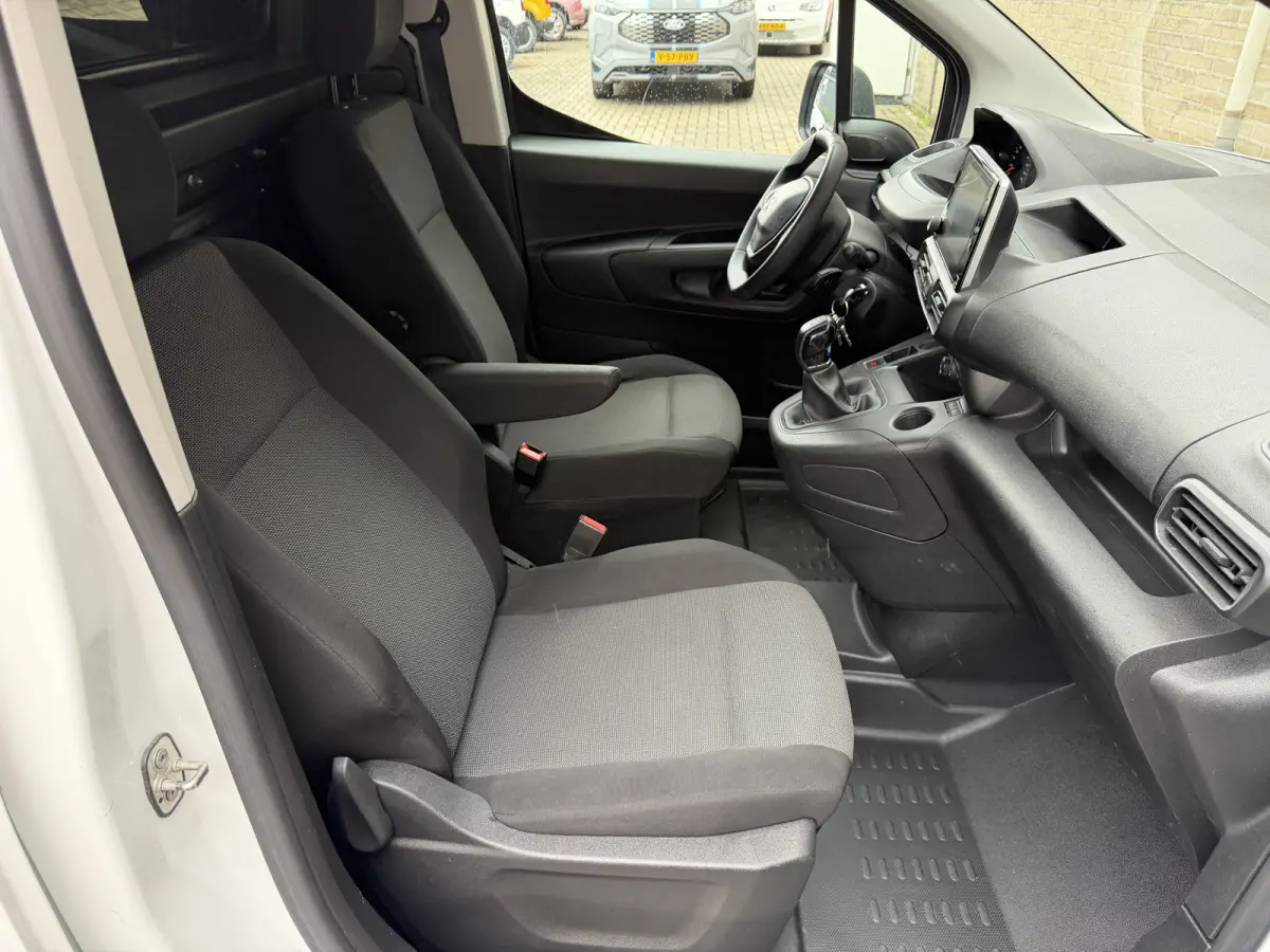 1.5 BlueHDI Premium CarPlay/navigatie systeem/cruise control