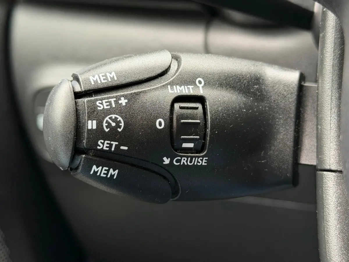1.2 PureTech Shine|2e Eigenaar|Navi|Camera|Carplay|Climate|Cruise|PDC|DealerOnderhouden|Apk tot 26-01-2027|