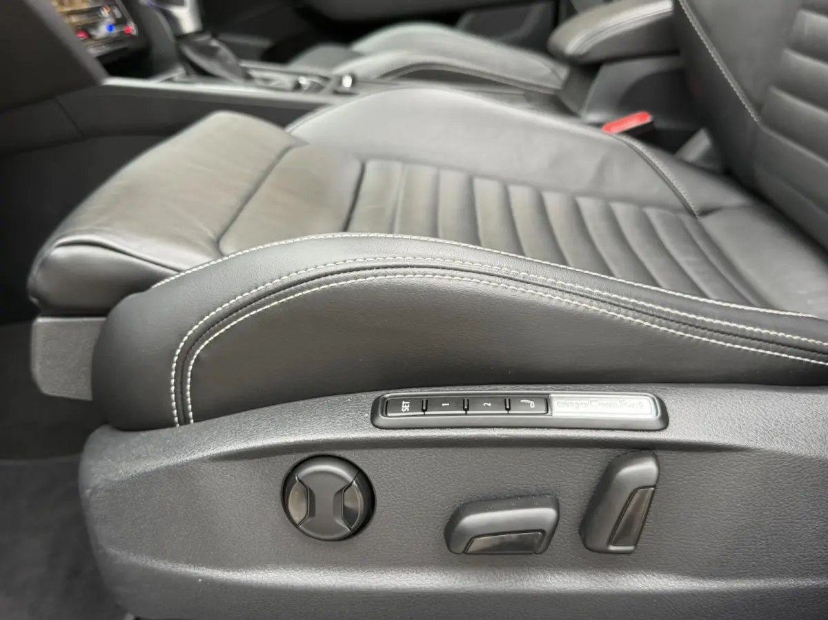 1.4 TSI PHEV GTE Business Automaat | Leren bekleding | Panoramadak | Elektrisch verstelbare voorstoelen | Trekhaak uitklapbaar | Stoelverwarming | Adaptieve cruise control | Achteruitrijcame