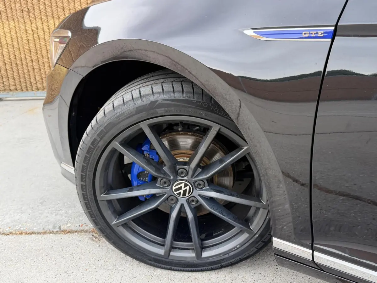 1.4 TSI PHEV GTE Business Automaat | Leren bekleding | Panoramadak | Elektrisch verstelbare voorstoelen | Trekhaak uitklapbaar | Stoelverwarming | Adaptieve cruise control | Achteruitrijcame