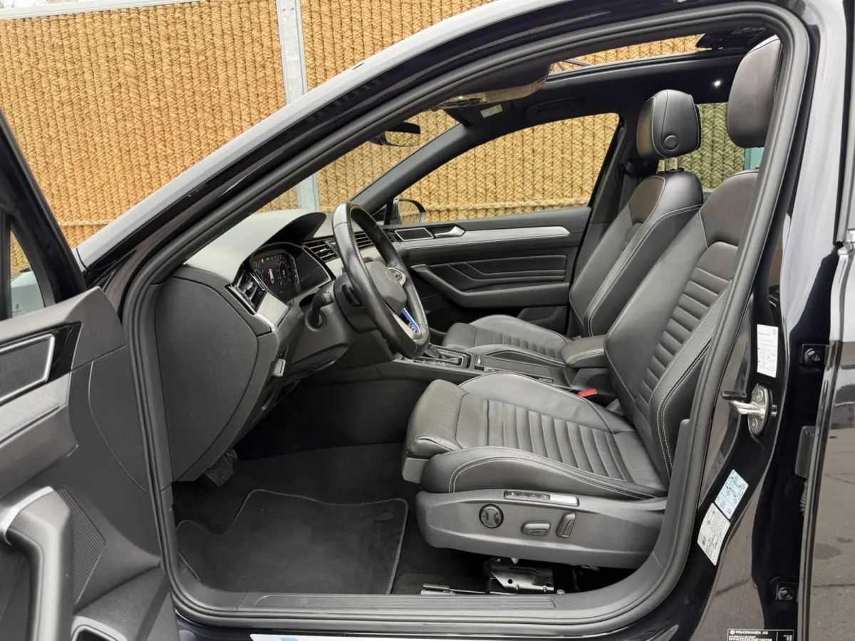 1.4 TSI PHEV GTE Business Automaat | Leren bekleding | Panoramadak | Elektrisch verstelbare voorstoelen | Trekhaak uitklapbaar | Stoelverwarming | Adaptieve cruise control | Achteruitrijcame