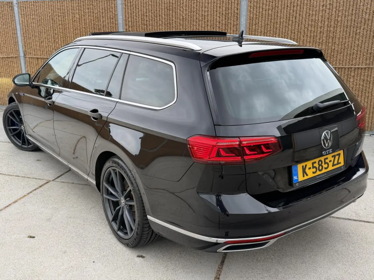 1.4 TSI PHEV GTE Business Automaat | Leren bekleding | Panoramadak | Elektrisch verstelbare voorstoelen | Trekhaak uitklapbaar | Stoelverwarming | Adaptieve cruise control | Achteruitrijcame