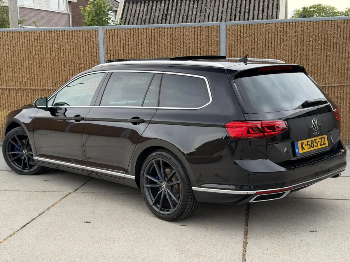 1.4 TSI PHEV GTE Business Automaat | Leren bekleding | Panoramadak | Elektrisch verstelbare voorstoelen | Trekhaak uitklapbaar | Stoelverwarming | Adaptieve cruise control | Achteruitrijcame