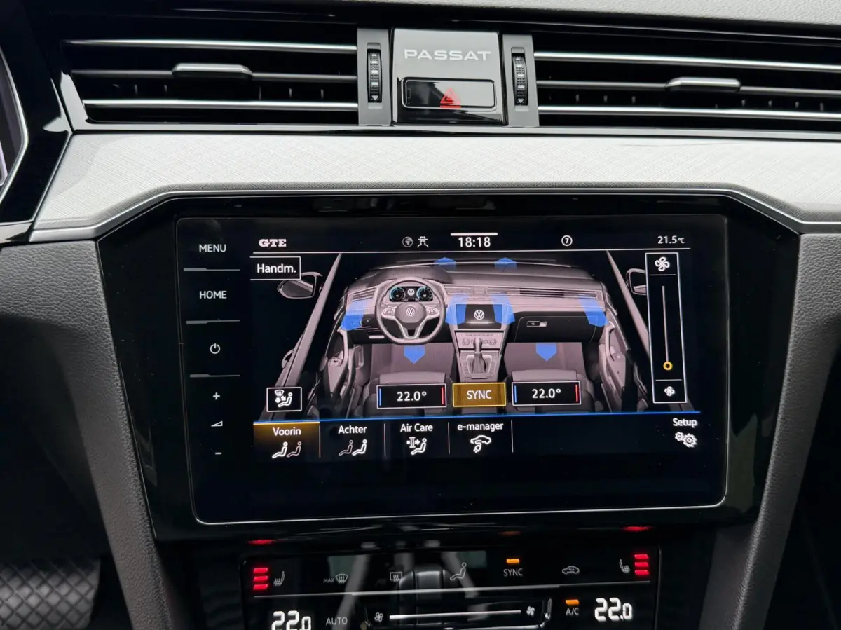 1.4 TSI PHEV GTE Business Automaat | Leren bekleding | Panoramadak | Elektrisch verstelbare voorstoelen | Trekhaak uitklapbaar | Stoelverwarming | Adaptieve cruise control | Achteruitrijcame