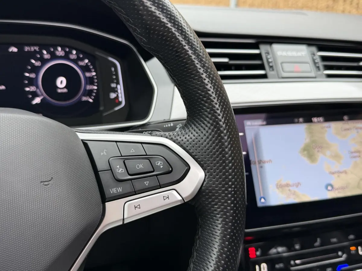 1.4 TSI PHEV GTE Business Automaat | Leren bekleding | Panoramadak | Elektrisch verstelbare voorstoelen | Trekhaak uitklapbaar | Stoelverwarming | Adaptieve cruise control | Achteruitrijcame
