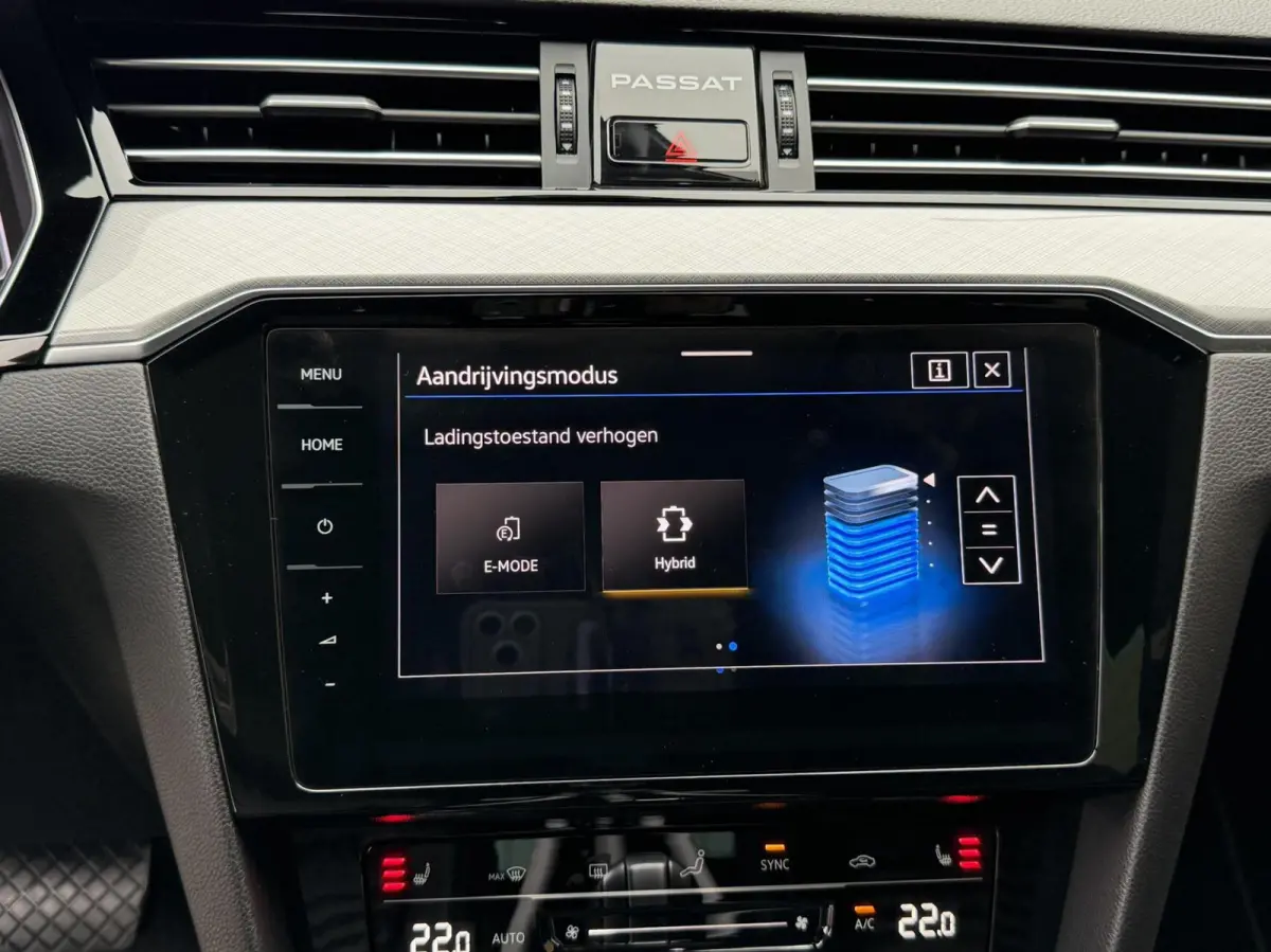 1.4 TSI PHEV GTE Business Automaat | Leren bekleding | Panoramadak | Elektrisch verstelbare voorstoelen | Trekhaak uitklapbaar | Stoelverwarming | Adaptieve cruise control | Achteruitrijcame