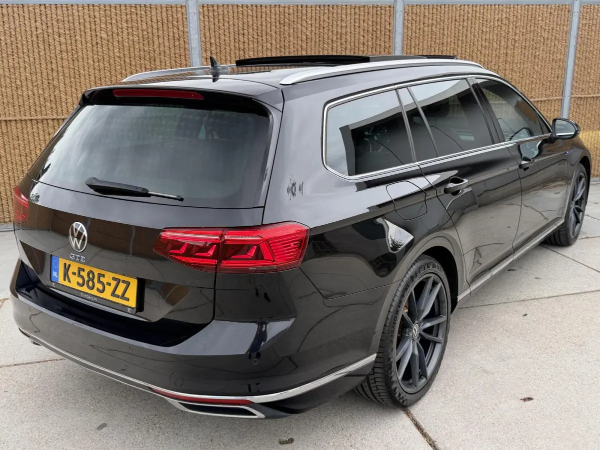 1.4 TSI PHEV GTE Business Automaat | Leren bekleding | Panoramadak | Elektrisch verstelbare voorstoelen | Trekhaak uitklapbaar | Stoelverwarming | Adaptieve cruise control | Achteruitrijcame