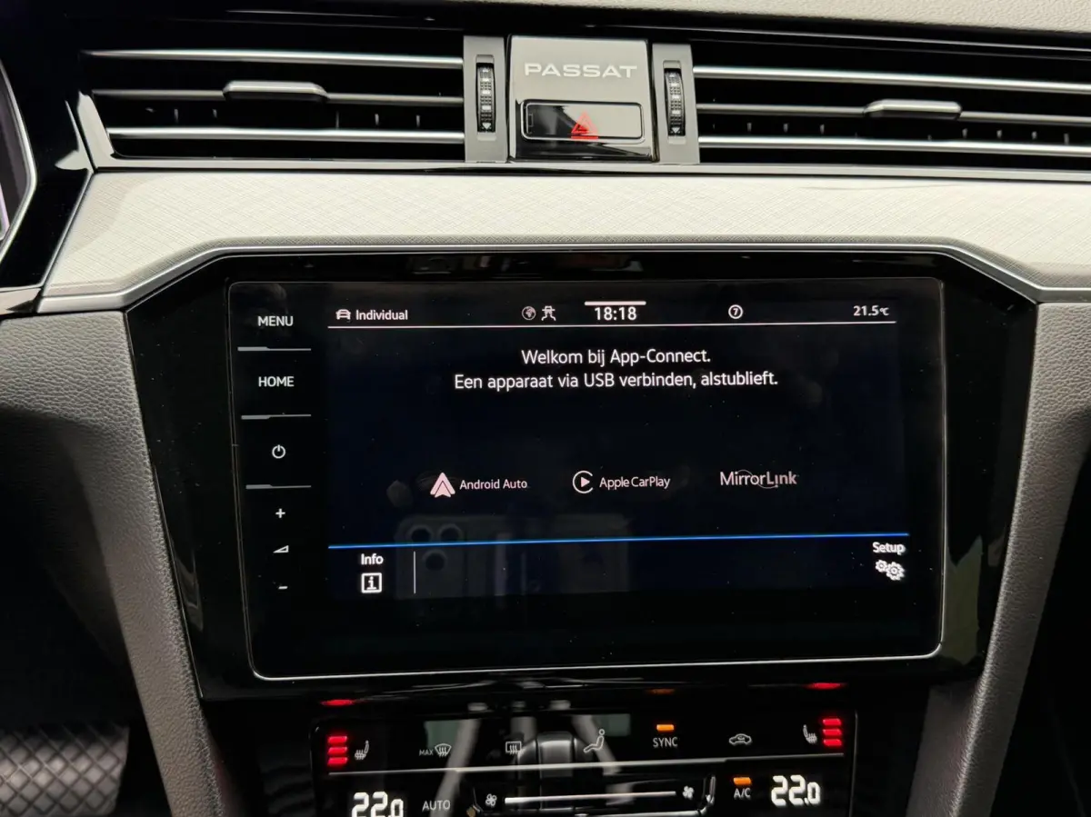 1.4 TSI PHEV GTE Business Automaat | Leren bekleding | Panoramadak | Elektrisch verstelbare voorstoelen | Trekhaak uitklapbaar | Stoelverwarming | Adaptieve cruise control | Achteruitrijcame