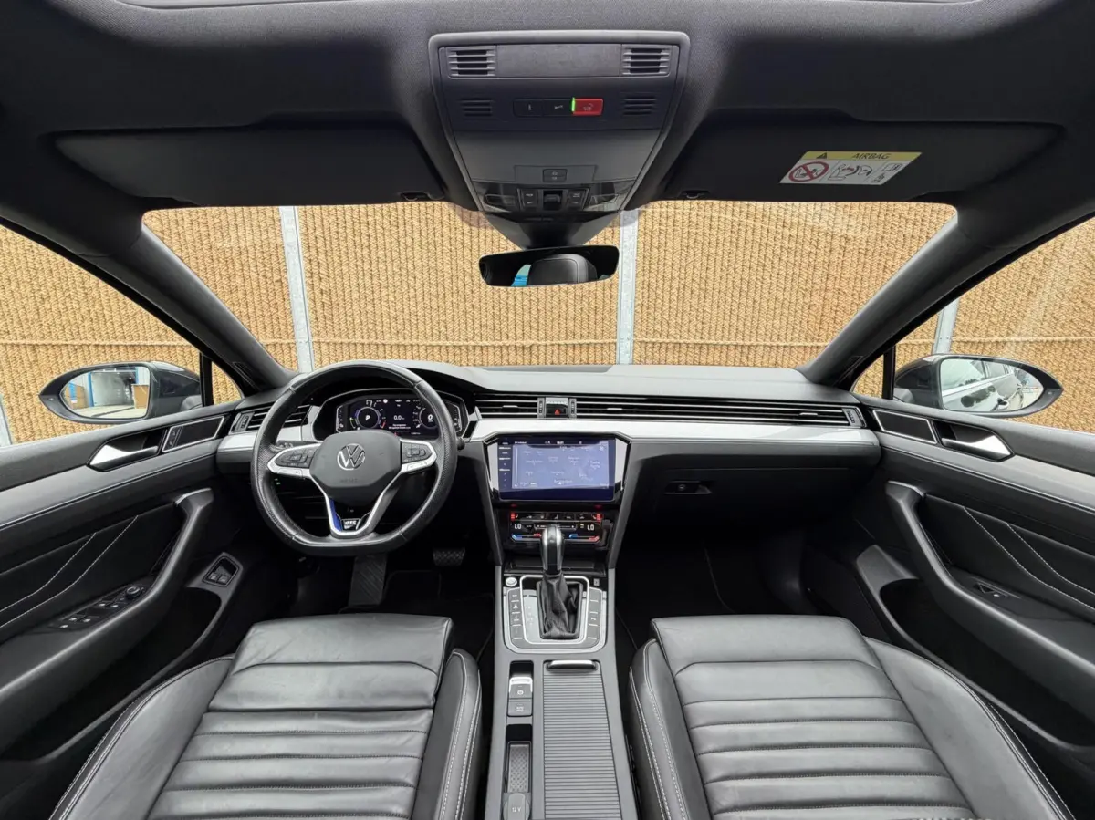 1.4 TSI PHEV GTE Business Automaat | Leren bekleding | Panoramadak | Elektrisch verstelbare voorstoelen | Trekhaak uitklapbaar | Stoelverwarming | Adaptieve cruise control | Achteruitrijcame