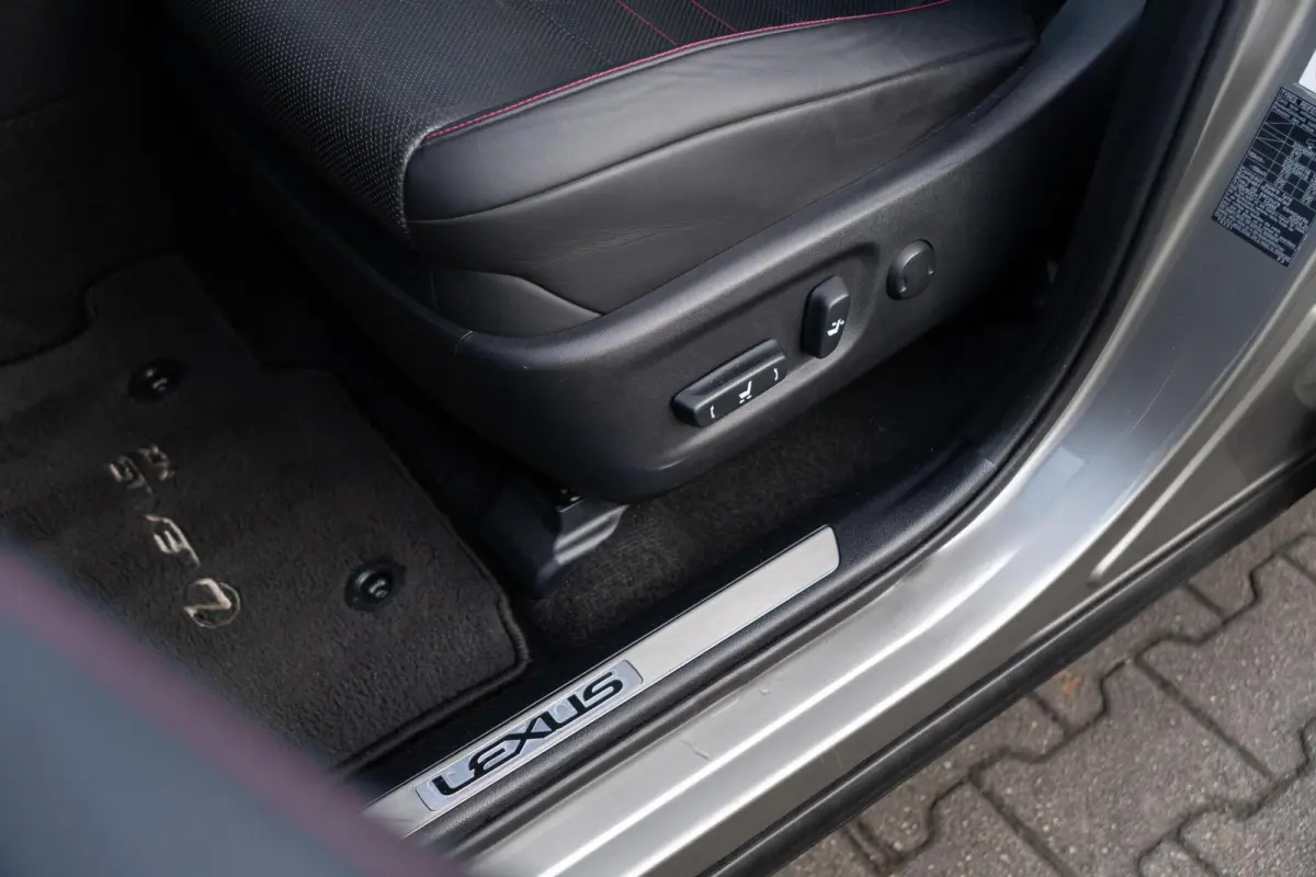 300h AWD F Sport|197PK|Panoramadak|Leder|Head Up|ACC|ISOFIX|LED|2e Eig|BTW Auto|Automaat|Dealer Onderhouden