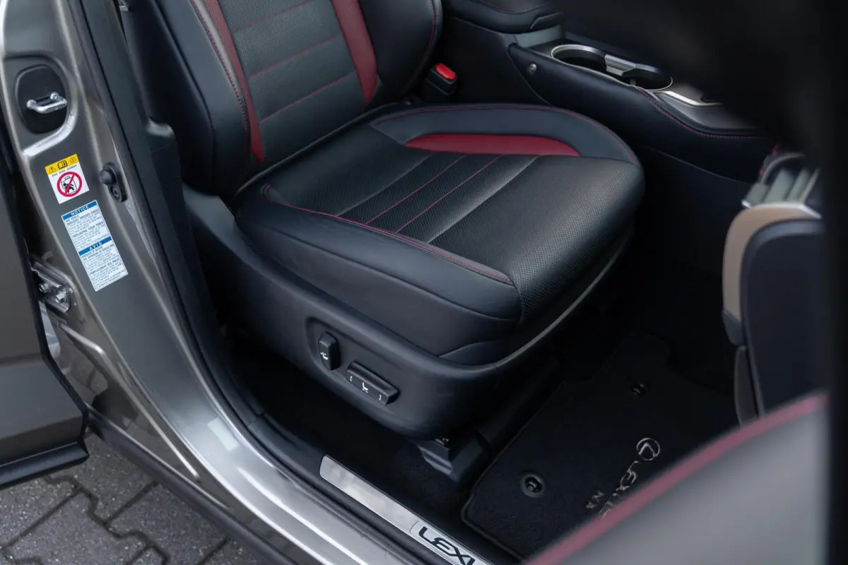 300h AWD F Sport|197PK|Panoramadak|Leder|Head Up|ACC|ISOFIX|LED|2e Eig|BTW Auto|Automaat|Dealer Onderhouden