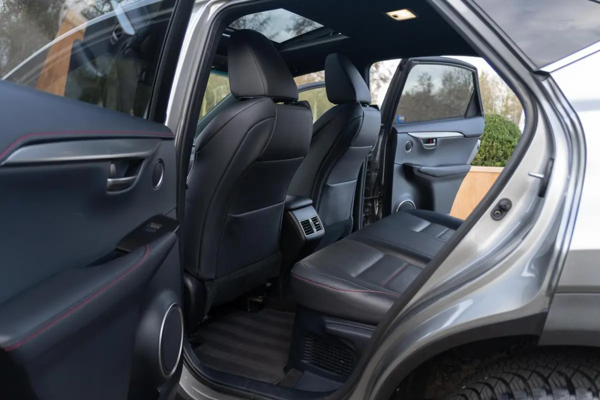 300h AWD F Sport|197PK|Panoramadak|Leder|Head Up|ACC|ISOFIX|LED|2e Eig|BTW Auto|Automaat|Dealer Onderhouden