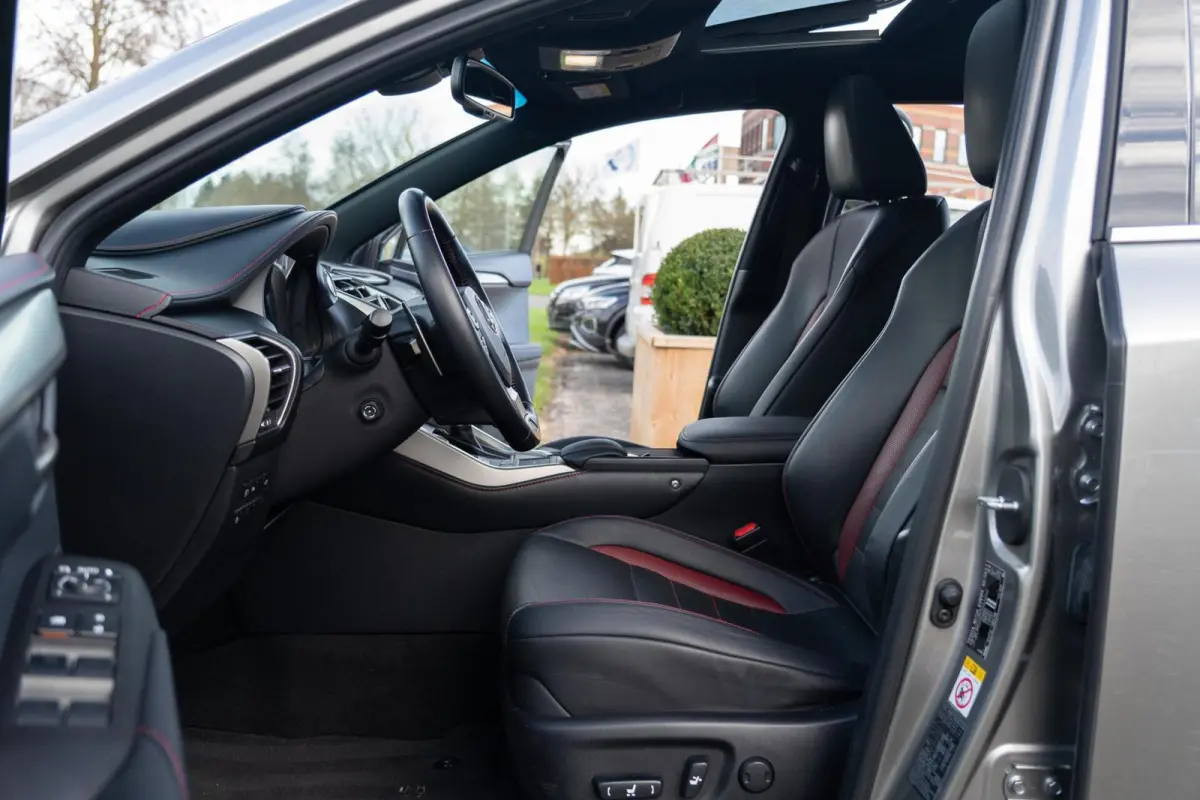 300h AWD F Sport|197PK|Panoramadak|Leder|Head Up|ACC|ISOFIX|LED|2e Eig|BTW Auto|Automaat|Dealer Onderhouden