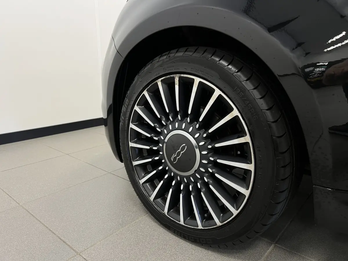 0.9 TwinAir Turbo Lounge / PANODAK / NAVI / AIRCO /