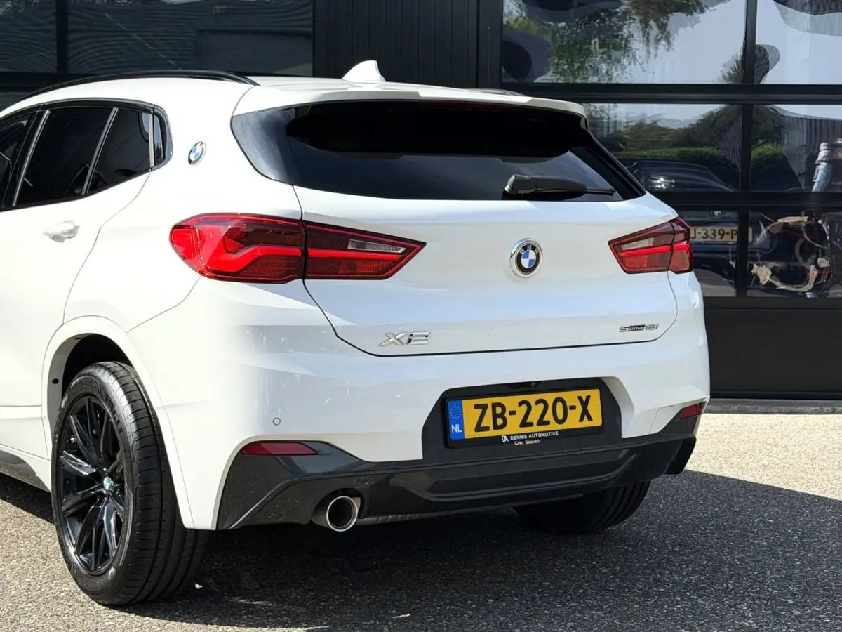 SDrive18i M-Sport Shadowline Pano Headup NL Auto!