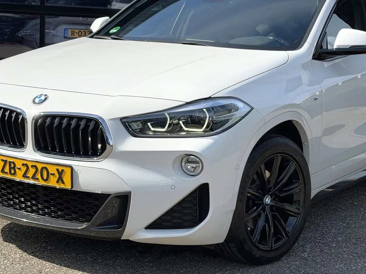 SDrive18i M-Sport Shadowline Pano Headup NL Auto!